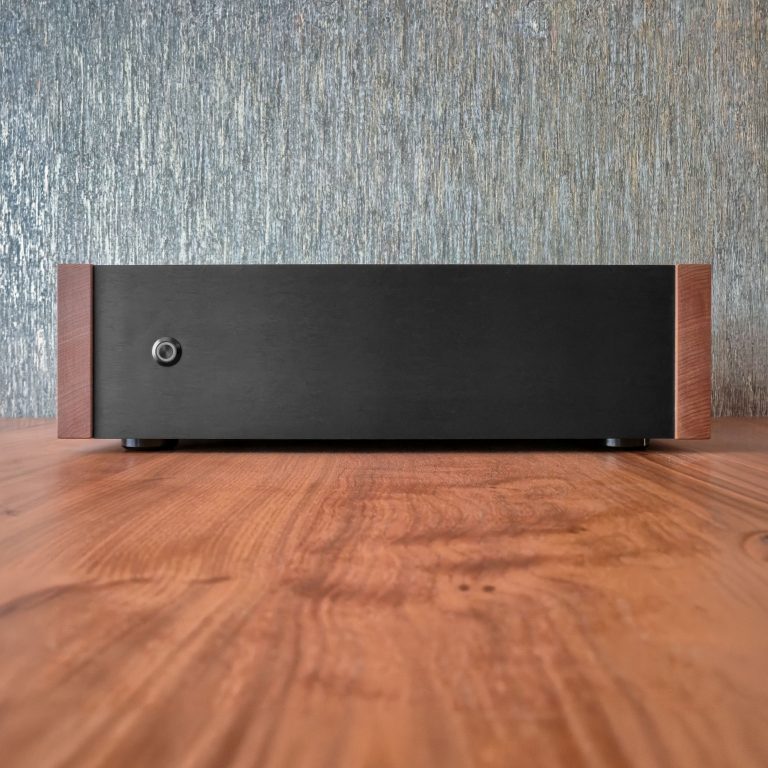 Music Wonder One, 8-Kanal-FIR-DSP-Endstufe Front Bildformat 1zu1
